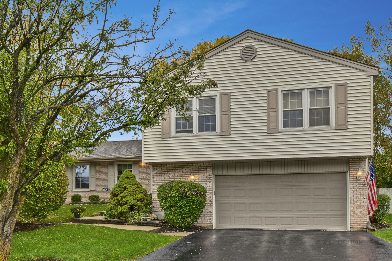 Property Photo: 1004 Old Mill Grove Road IL 60047