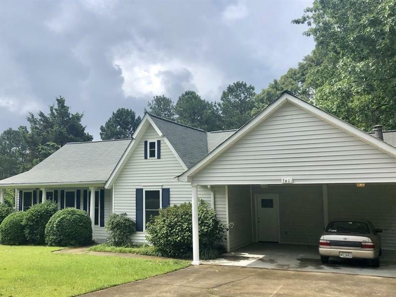 Property Photo: 7401 Cantrell Road 30135