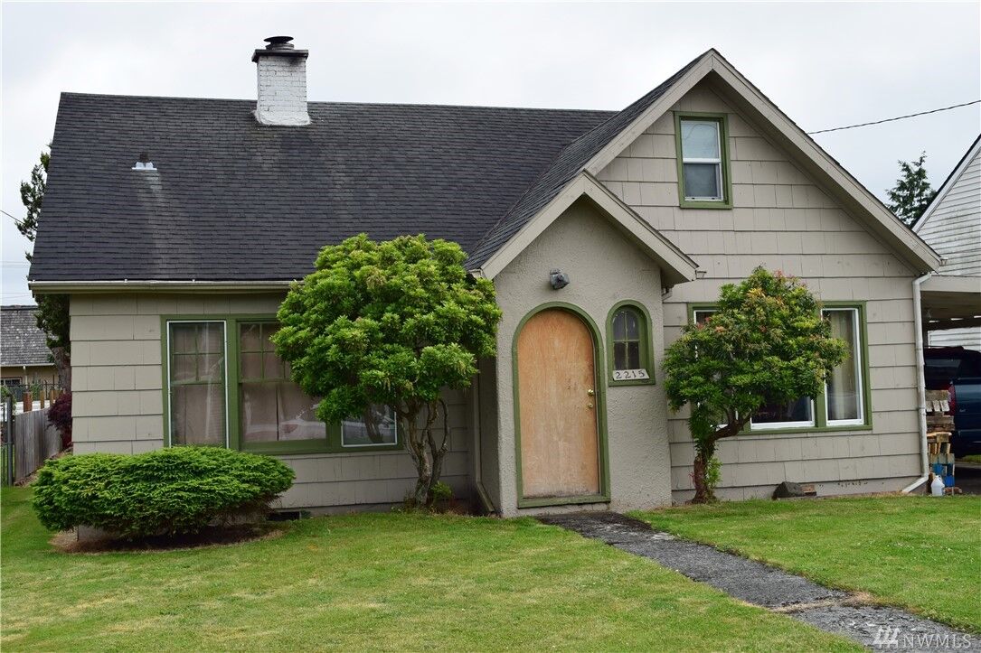 Property Photo:  2215 Aberdeen Ave  WA 98520 