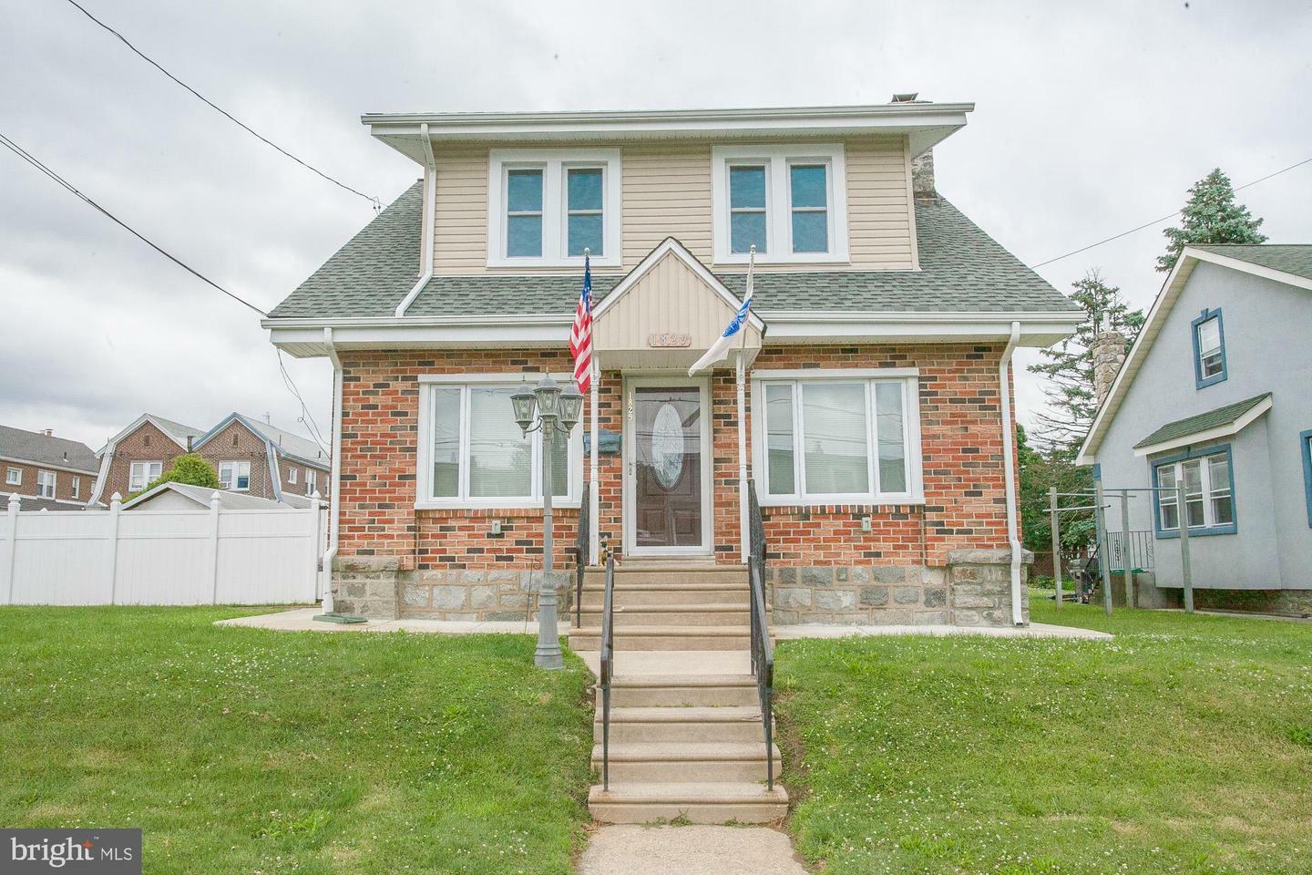 Property Photo:  1829 Emerson Street  PA 19152 