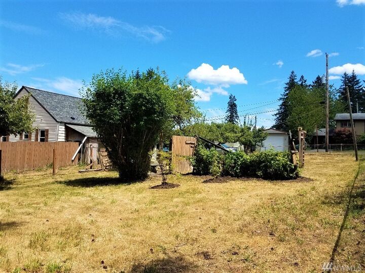 Property Photo:  125 Arcadia Ave  WA 98584 
