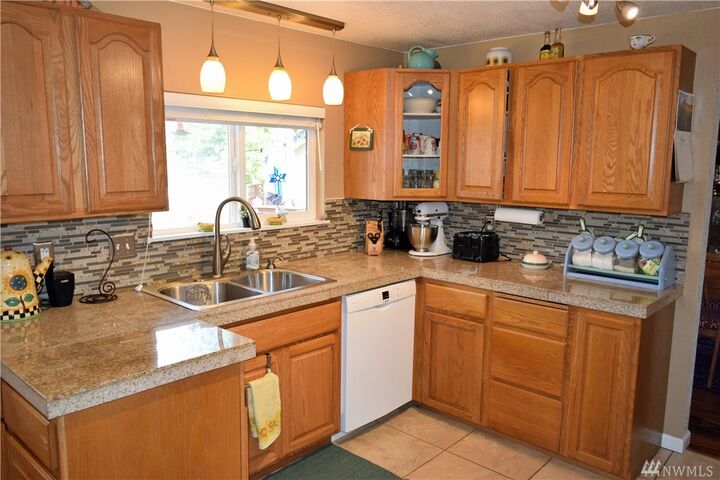 Property Photo:  1120 N Fairfield St  WA 98520 