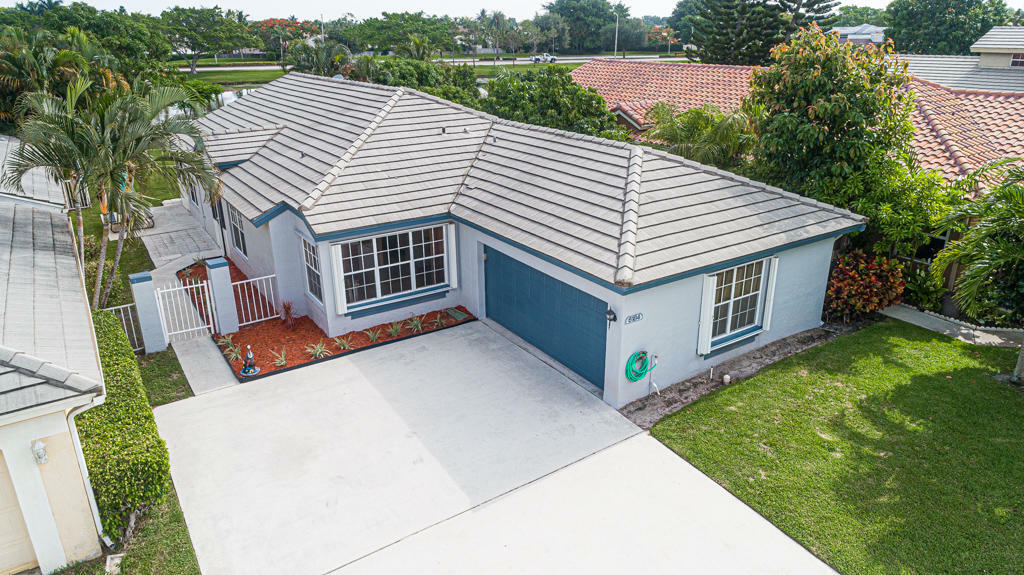 Property Photo: 6184 Lansdowne Circle FL 33472