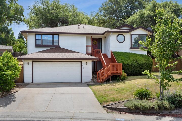 12500 Erin Drive  Auburn CA 95603 photo