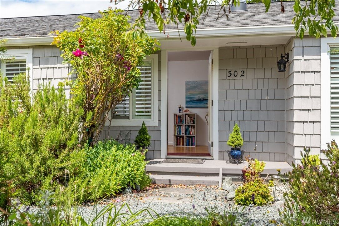 Property Photo: 302 NE 4th St WA 98239