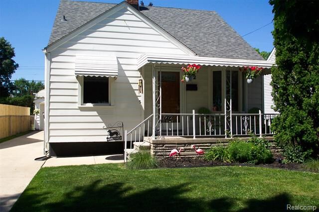 Property Photo:  972 Cloverlawn Boulevard  MI 48146 