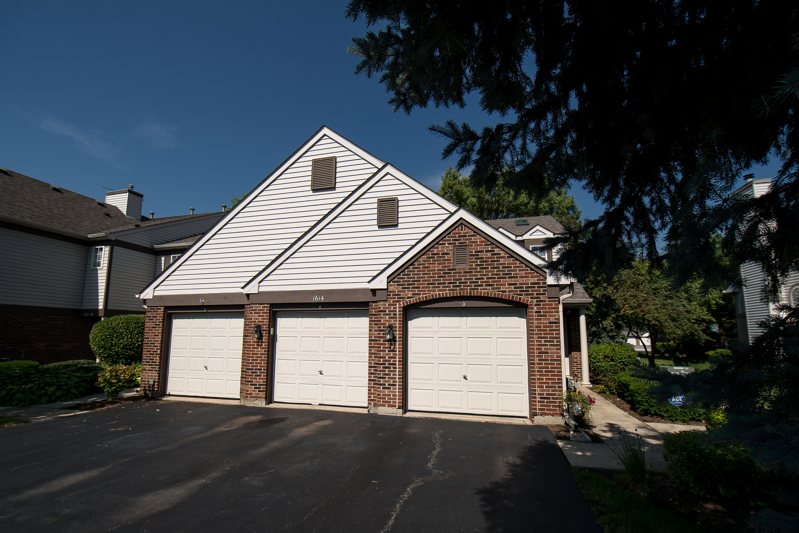 Property Photo:  1614 Grove Avenue A  IL 60193 