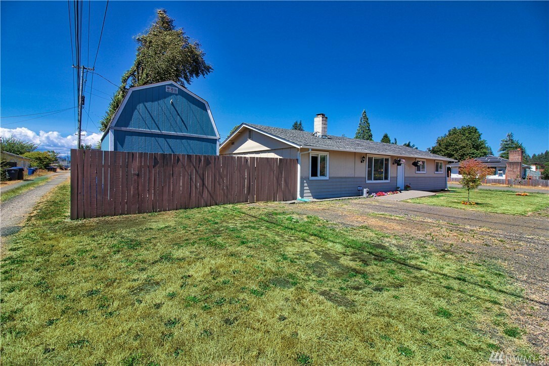 Property Photo:  222 E I St  WA 98584 