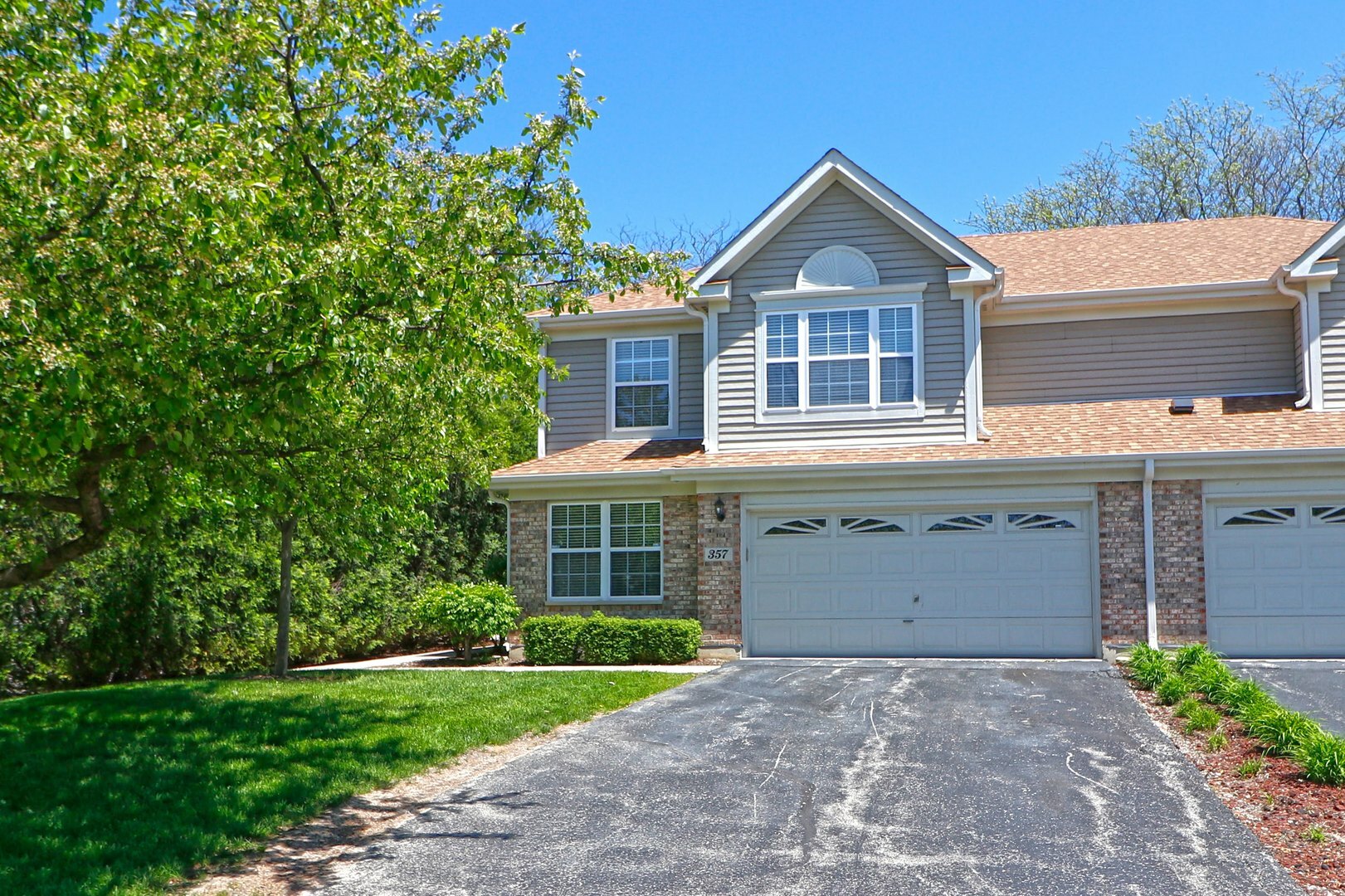 Property Photo: 357 Bloomfield Court IL 60061