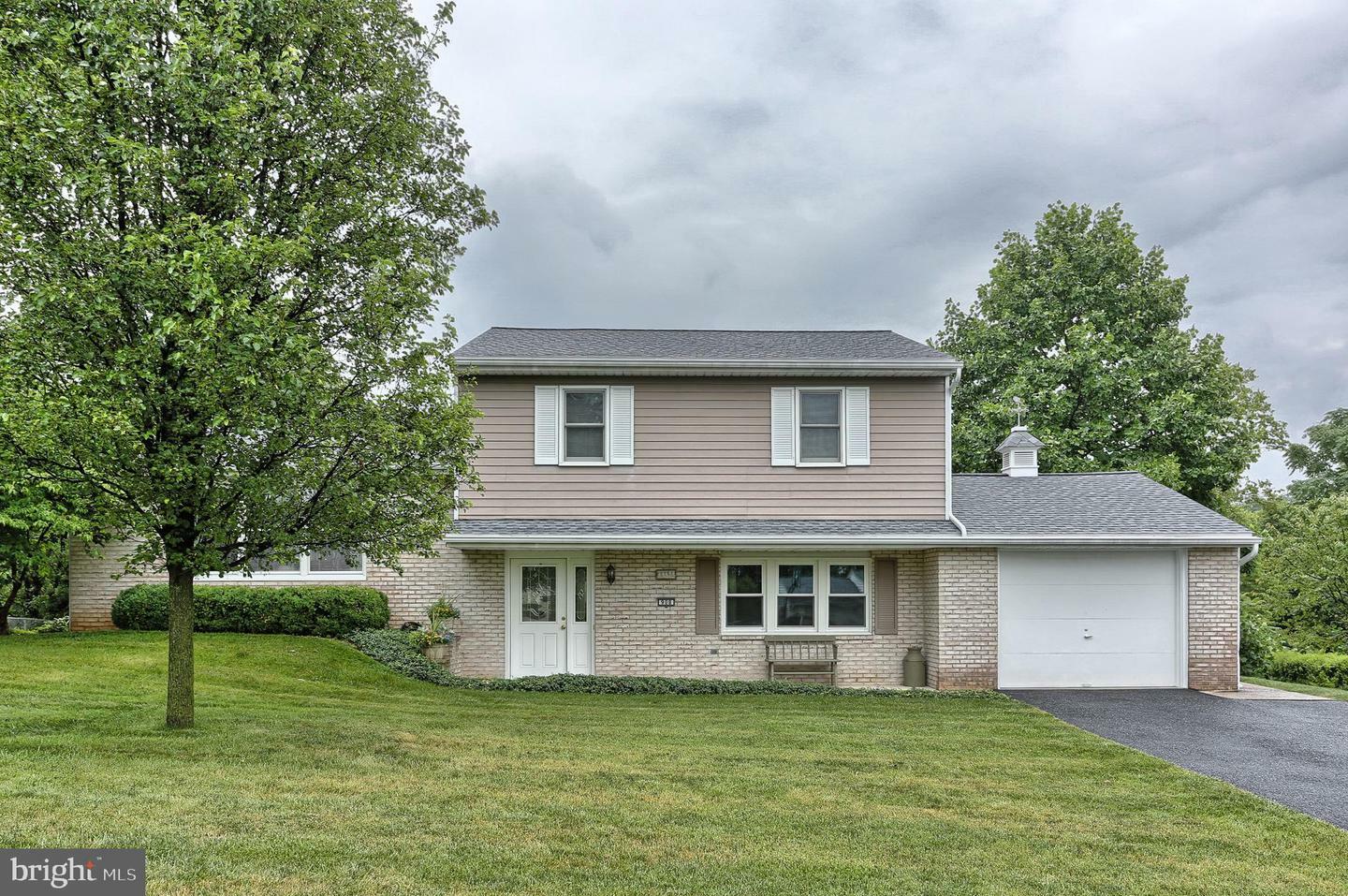 908 Greenbriar Drive  Mechanicsburg PA 17050 photo