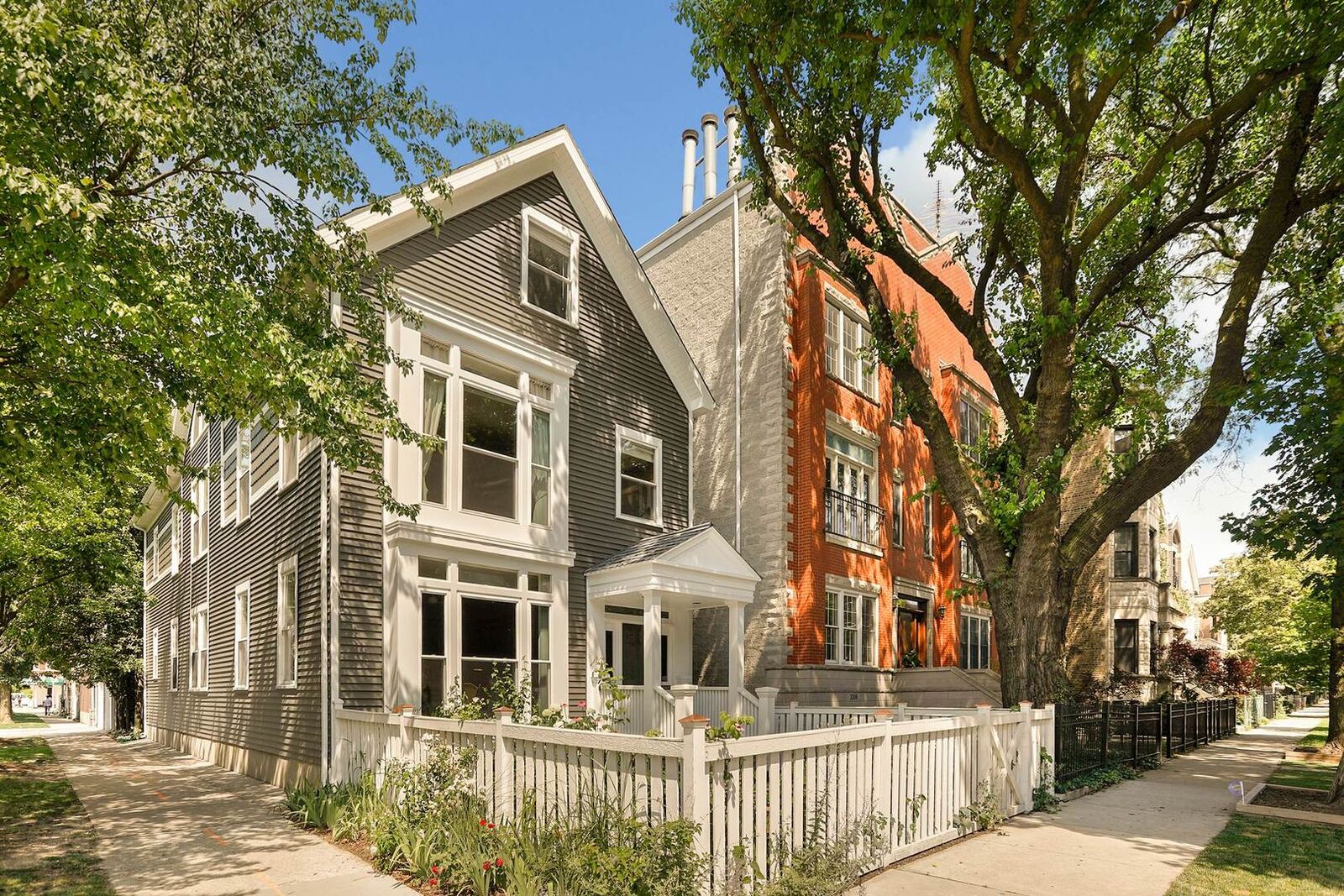 Property Photo: 3300 N Clifton Avenue IL 60657