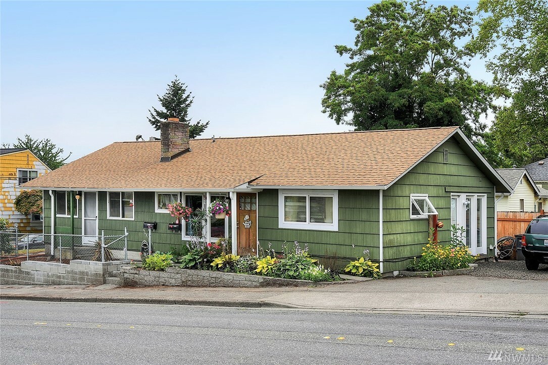 Property Photo: 1105 13th St WA 98337