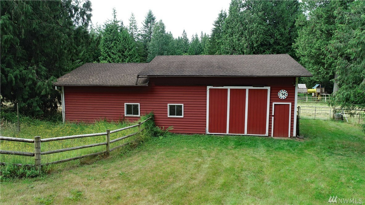 Property Photo:  16811 199th Place NE  WA 98077 