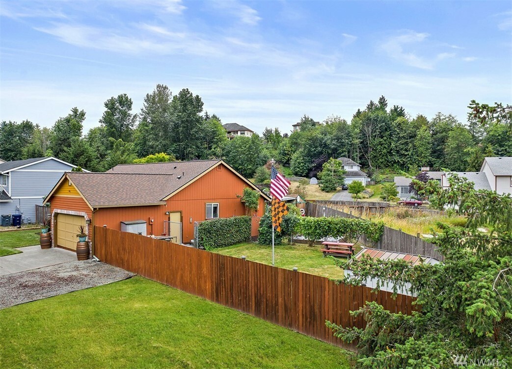 Property Photo: 2618 20th St SE WA 98374