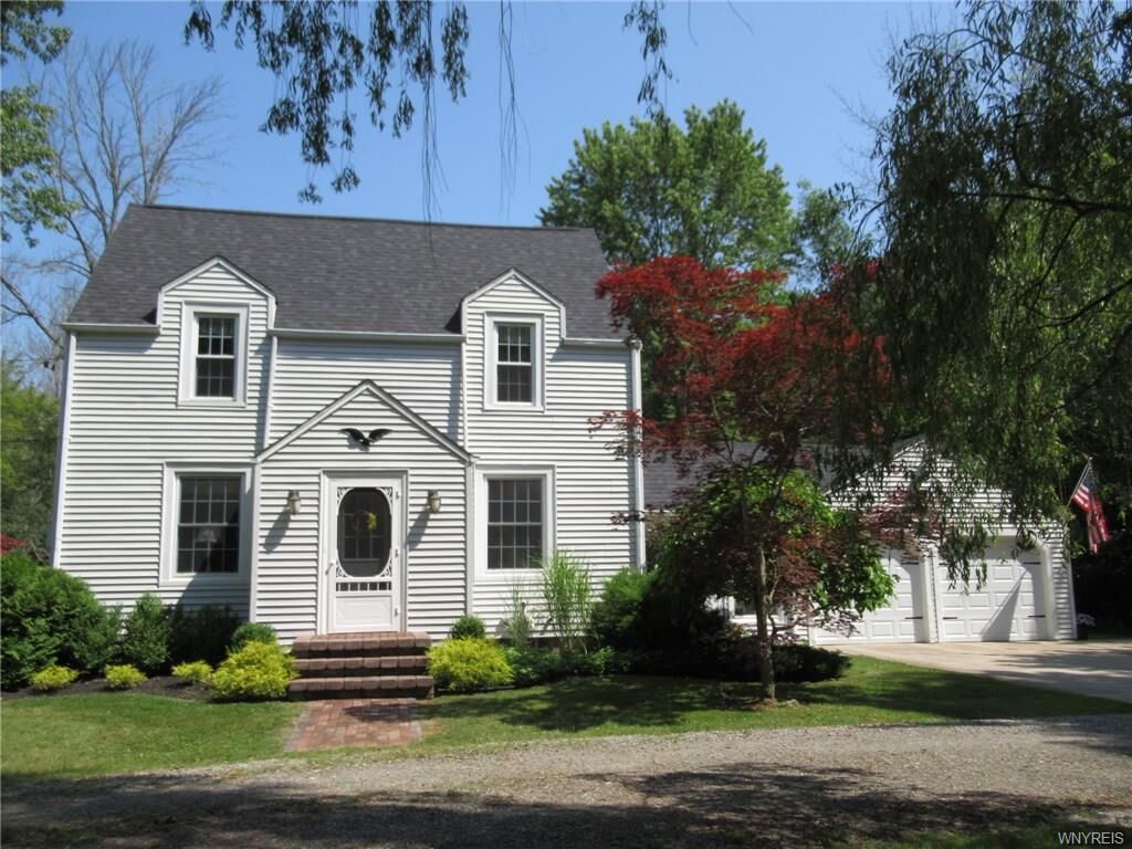 Property Photo:  21 Summer Place  NY 14072 
