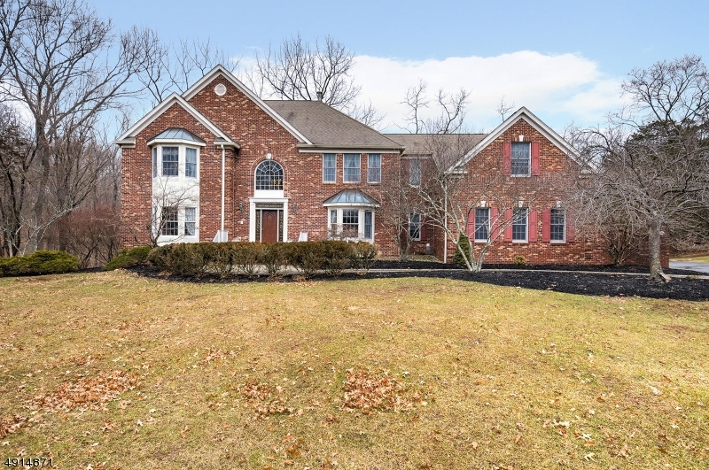 Property Photo:  18 Oakridge Rd  NJ 08801 