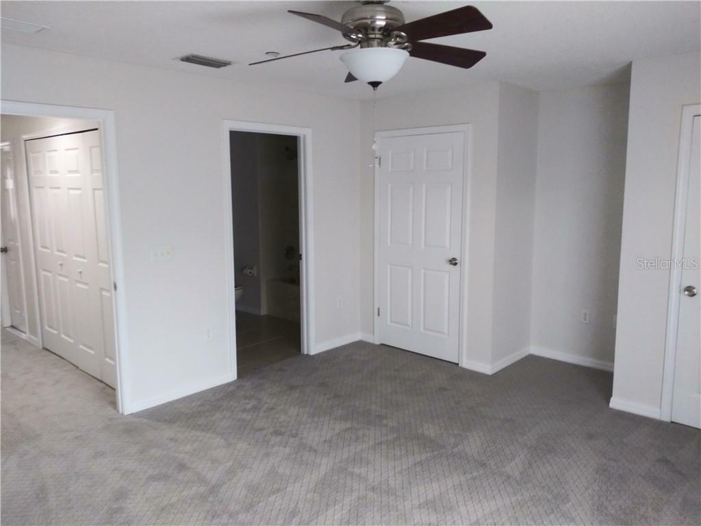 Property Photo:  2426 Middleton Grove Drive  FL 33511 