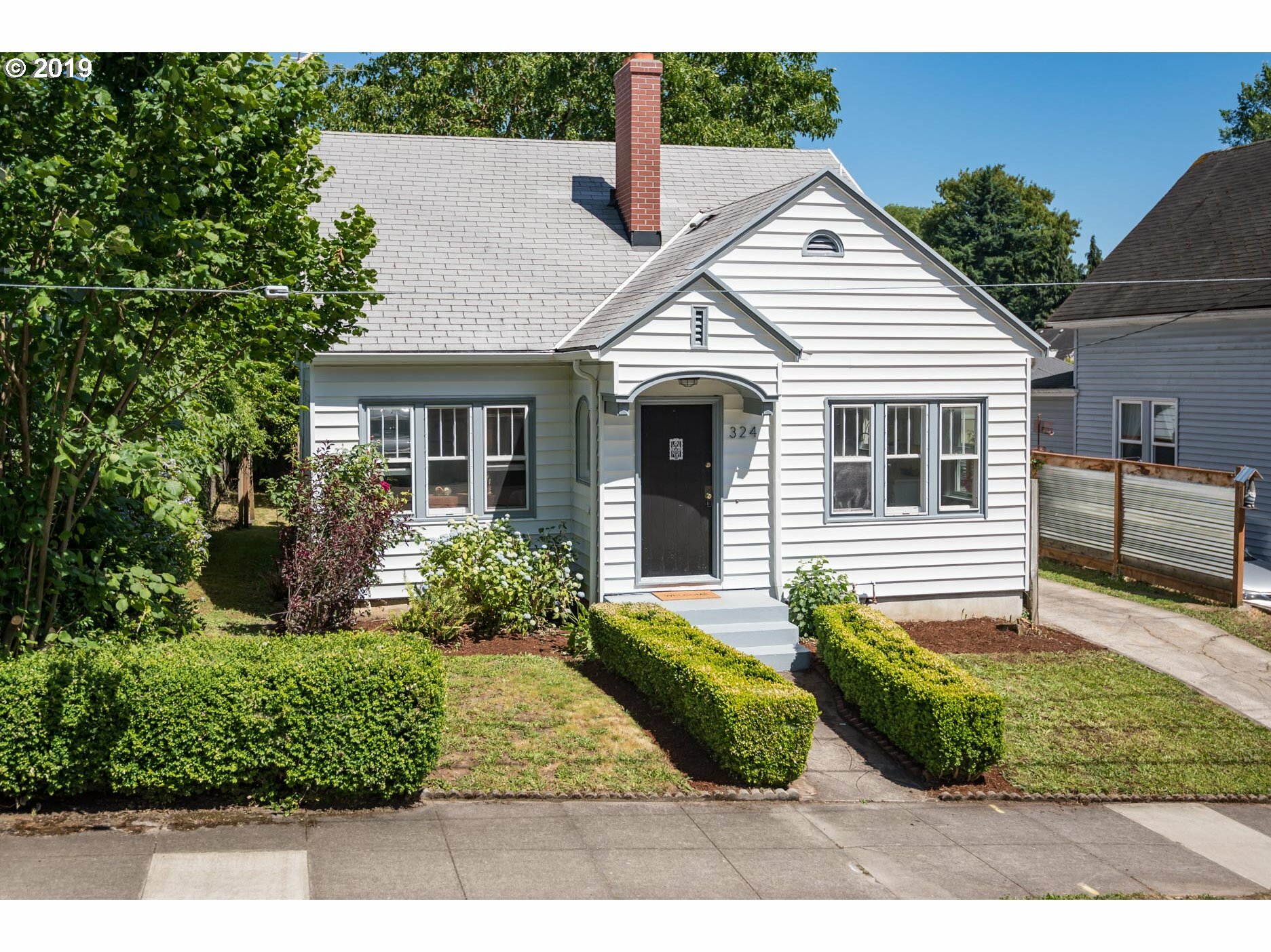Property Photo: 324 SE 31st Ave OR 97214