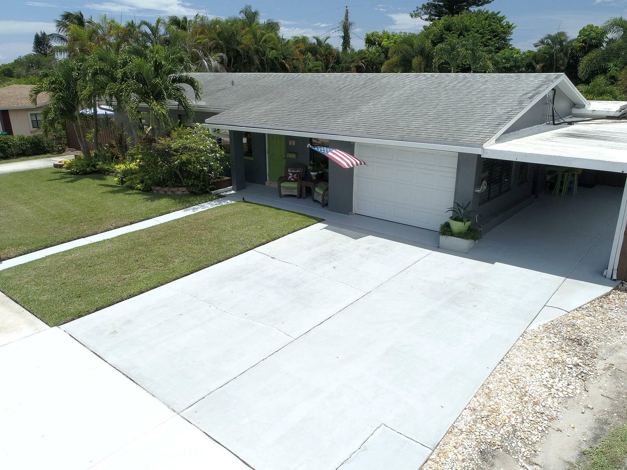 Property Photo:  330 SW 10th Avenue  FL 33435 