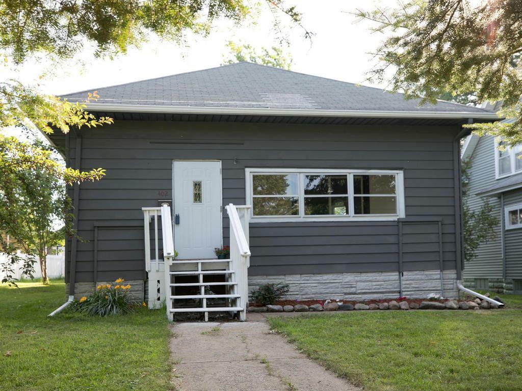 Property Photo:  402 Lake Boulevard S  MN 55313 