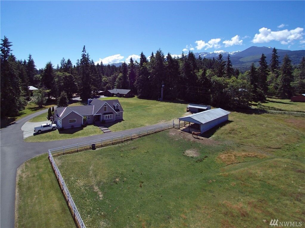 Property Photo: 285 Black Diamond Rd WA 98363