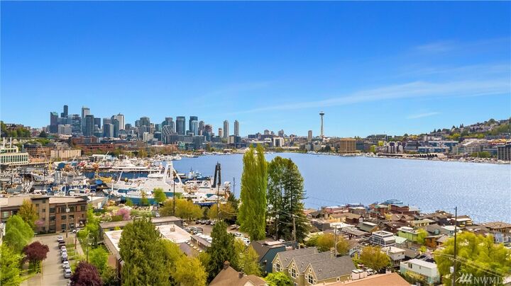 Property Photo: 2307 Broadway E WA 98102