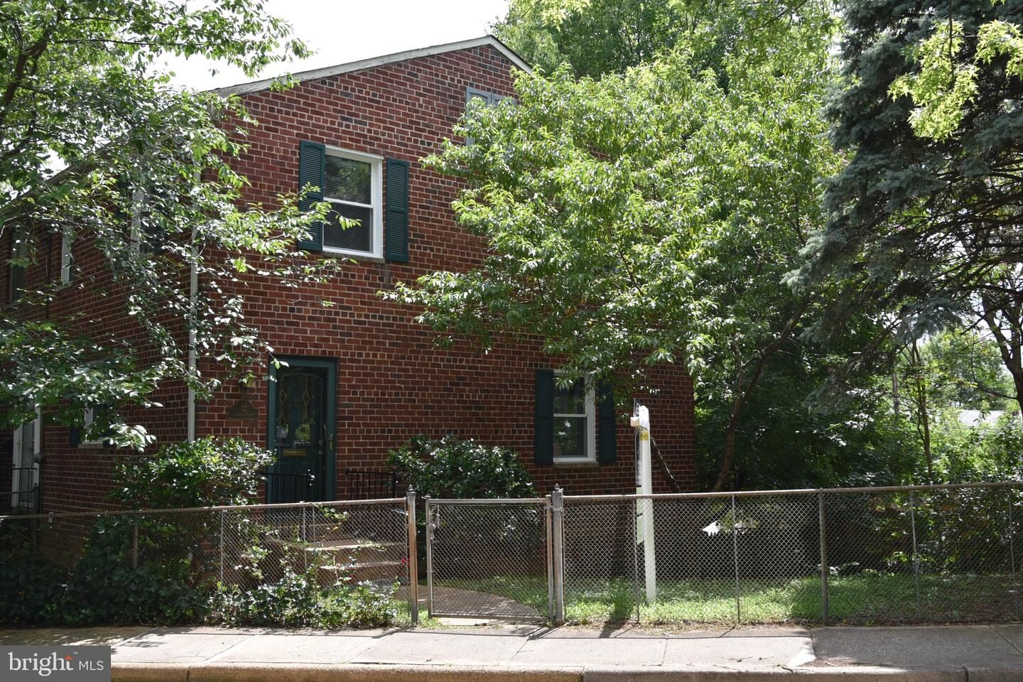 Property Photo: 12 Kennedy Street VA 22305