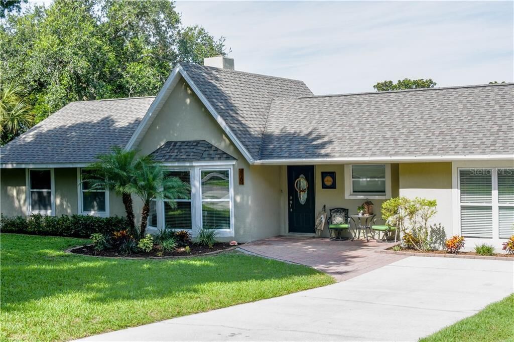 Property Photo:  810 S Main Avenue  FL 34715 