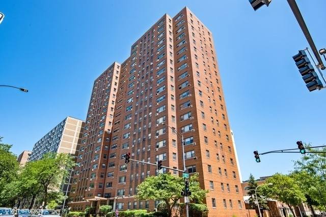 Property Photo: 2909 North Sheridan Road 1608 IL 60657