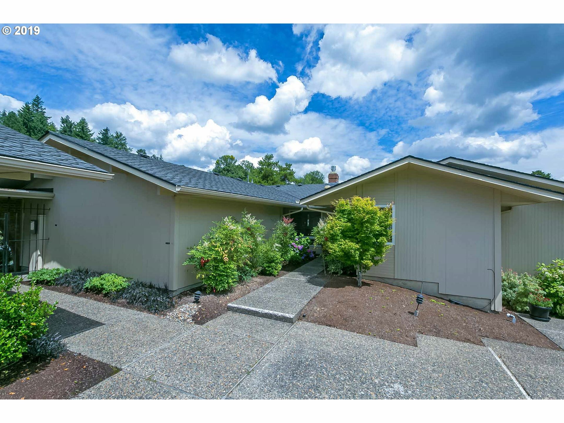 Property Photo: 12 Condolea Dr OR 97035