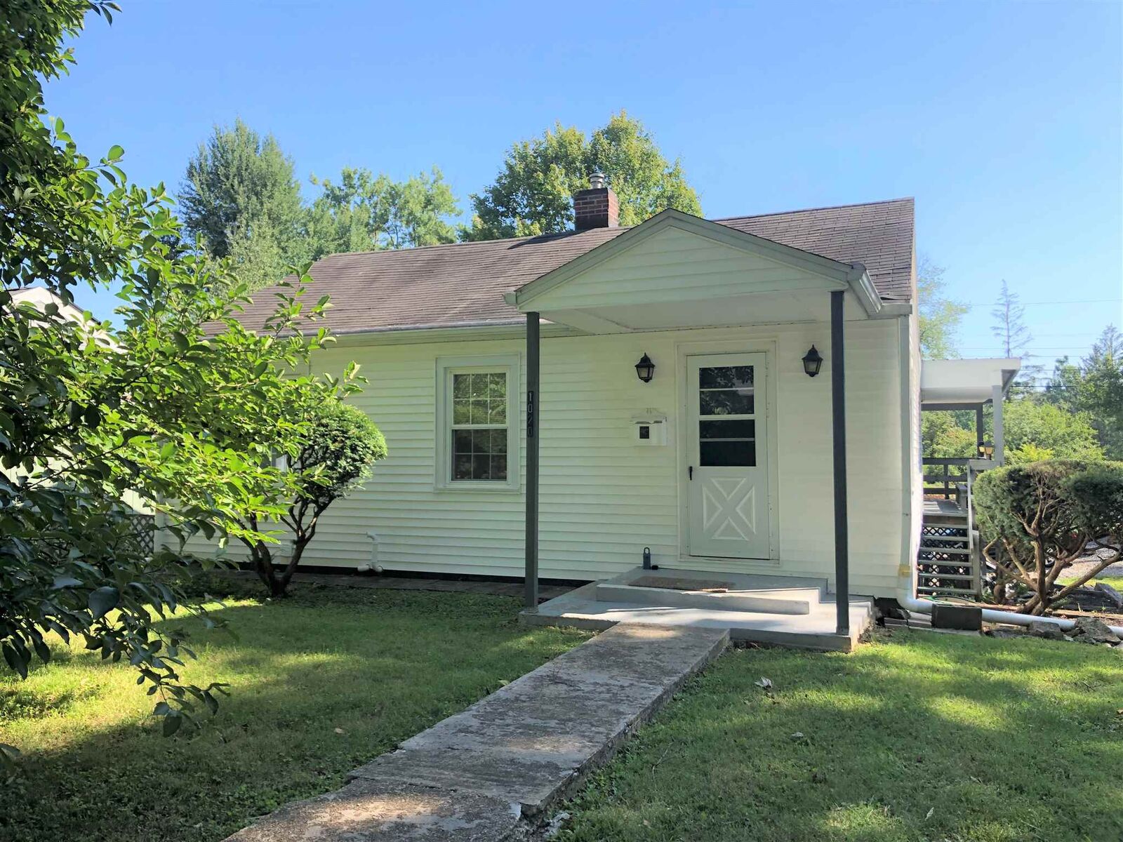 Property Photo:  1020 E Maxwell Lane  IN 47401 