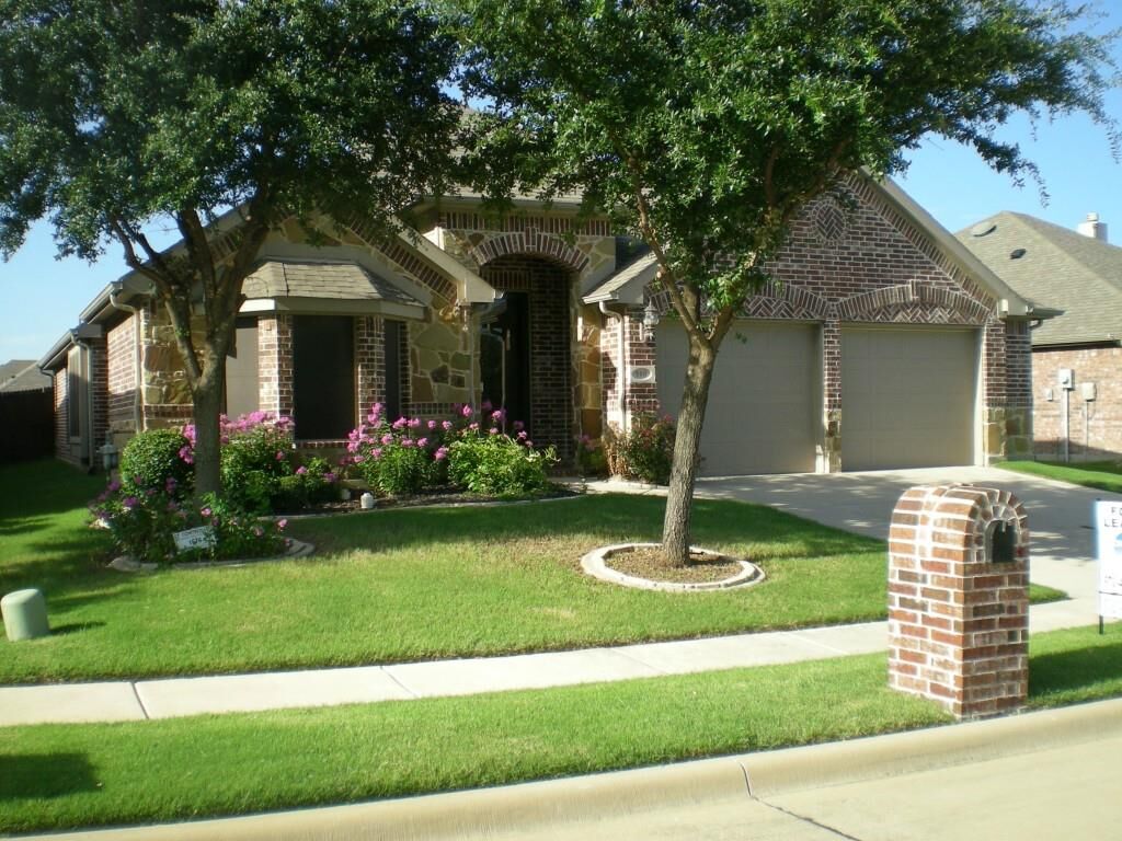 Property Photo: 800 Golden Nugget Drive TX 75069