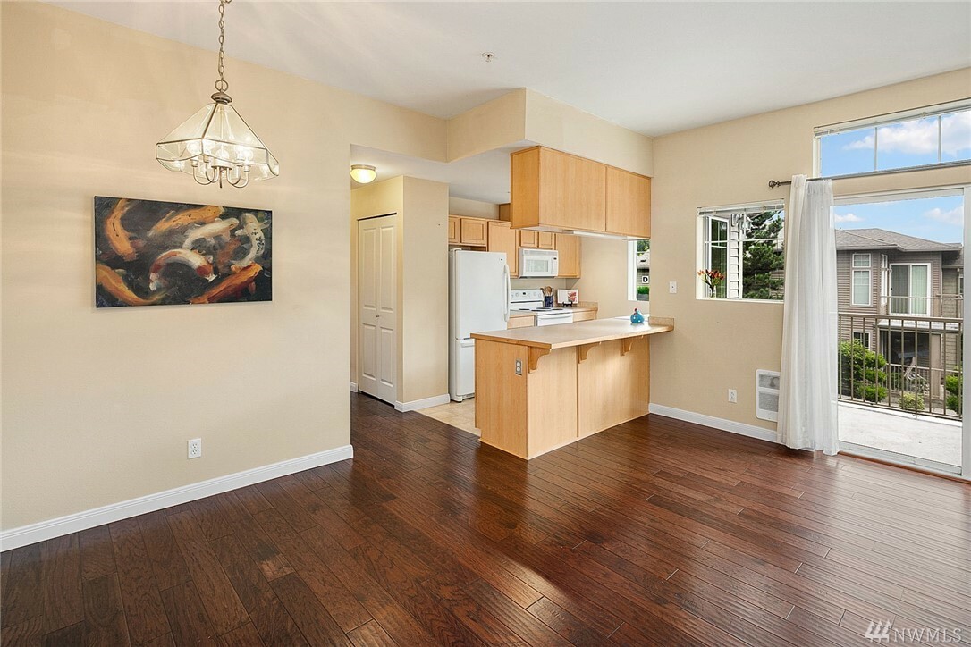 Property Photo: 15325 SE 155th Place E4 WA 98058
