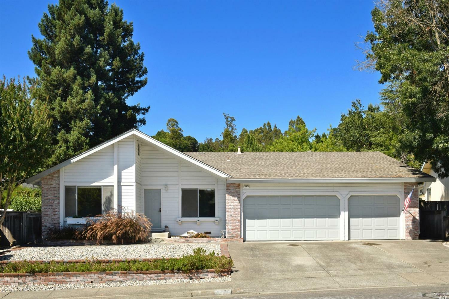 Property Photo:  5370 Arnica Way  CA 95403 