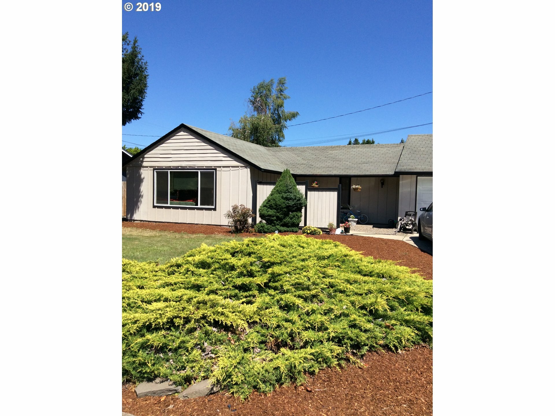 Property Photo: 2405 Gilham Rd OR 97408