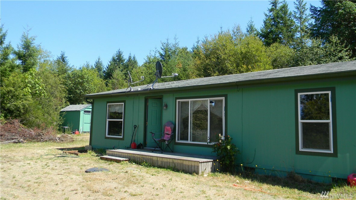 Property Photo:  121 NE Queen Ann Dr  WA 98528 