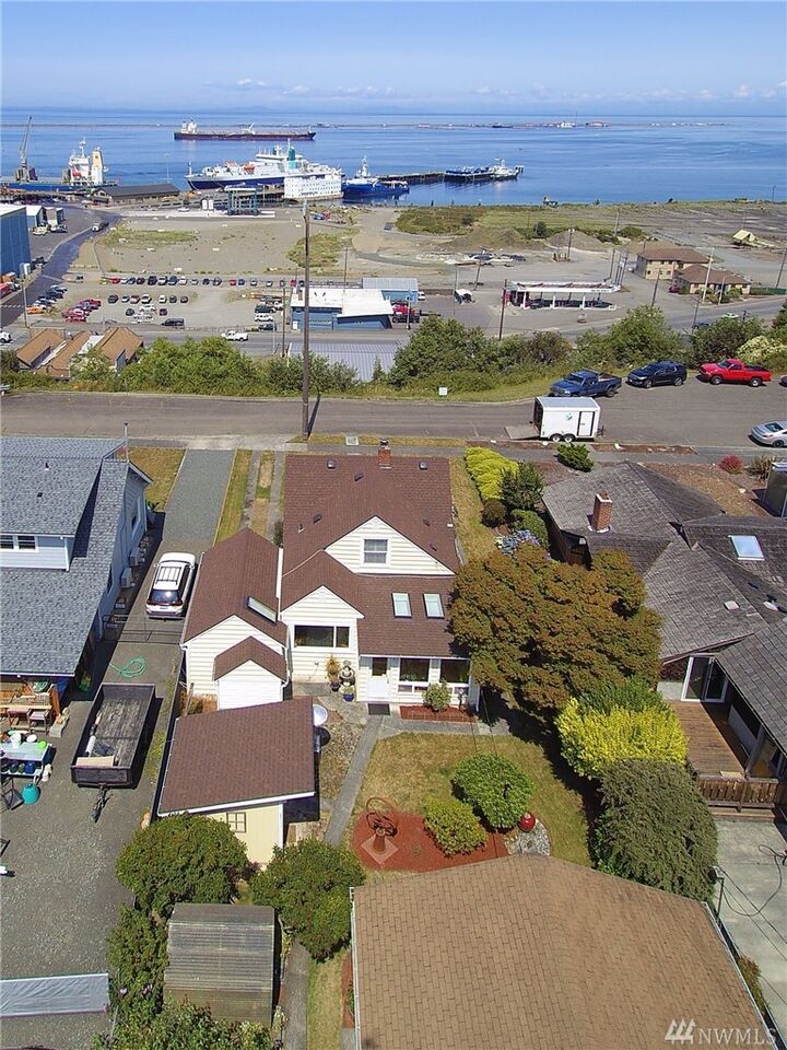 Property Photo: 524 W 3rd St WA 98362