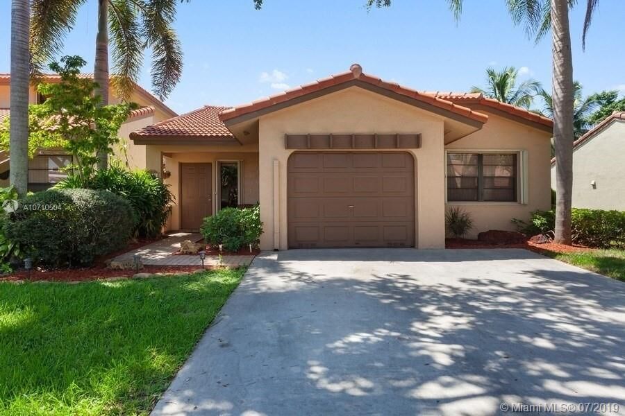 Property Photo: 17811 NW 66 Court Circle FL 33015