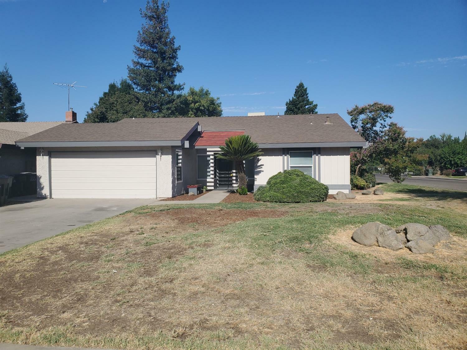 1601 S Oak Park Court  Visalia CA 93277 photo