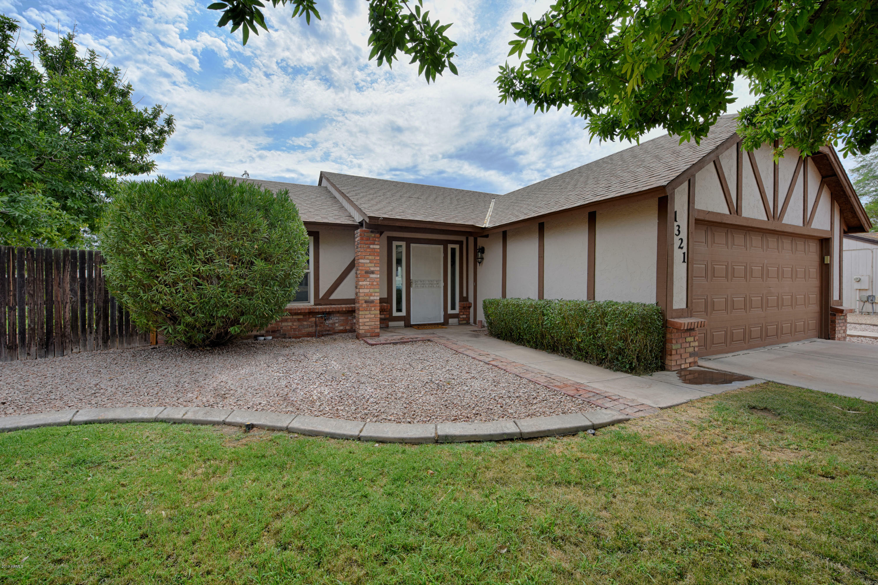 Property Photo:  1321 N Bonarden Lane  AZ 85226 