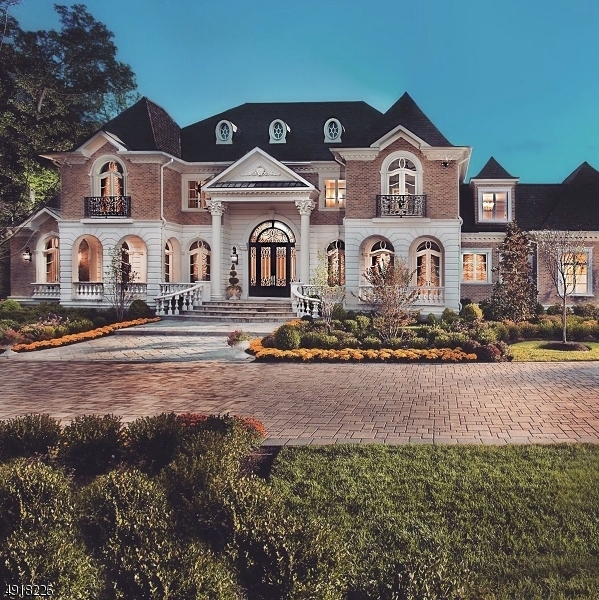 Property Photo:  10 Queens Ct  NJ 07960 