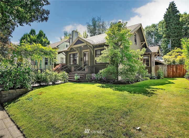 Property Photo:  1615 21st Avenue  WA 98632 