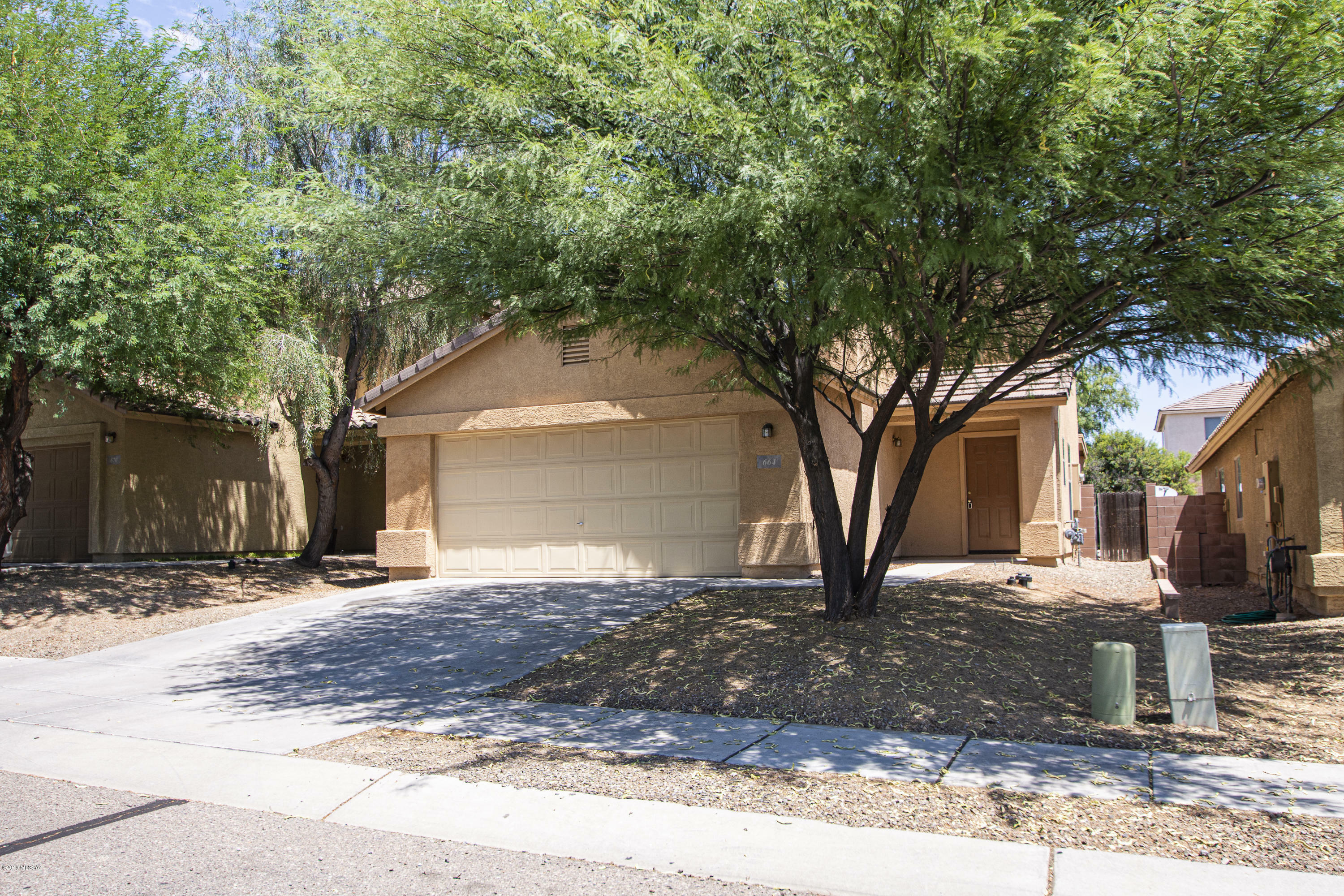 Property Photo:  664 W Amber Sun Drive  AZ 85614 