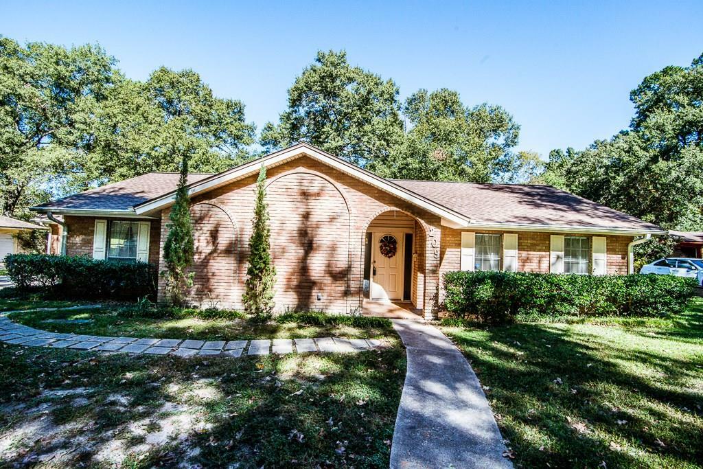 Property Photo:  209 Willowbend Street  TX 77320 