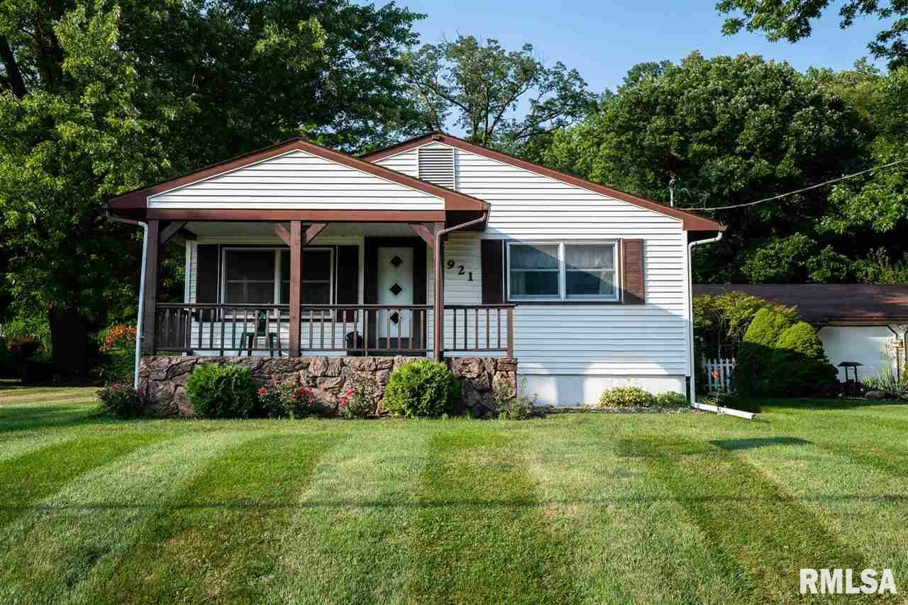 Property Photo:  1921 Meadow  IL 61611 