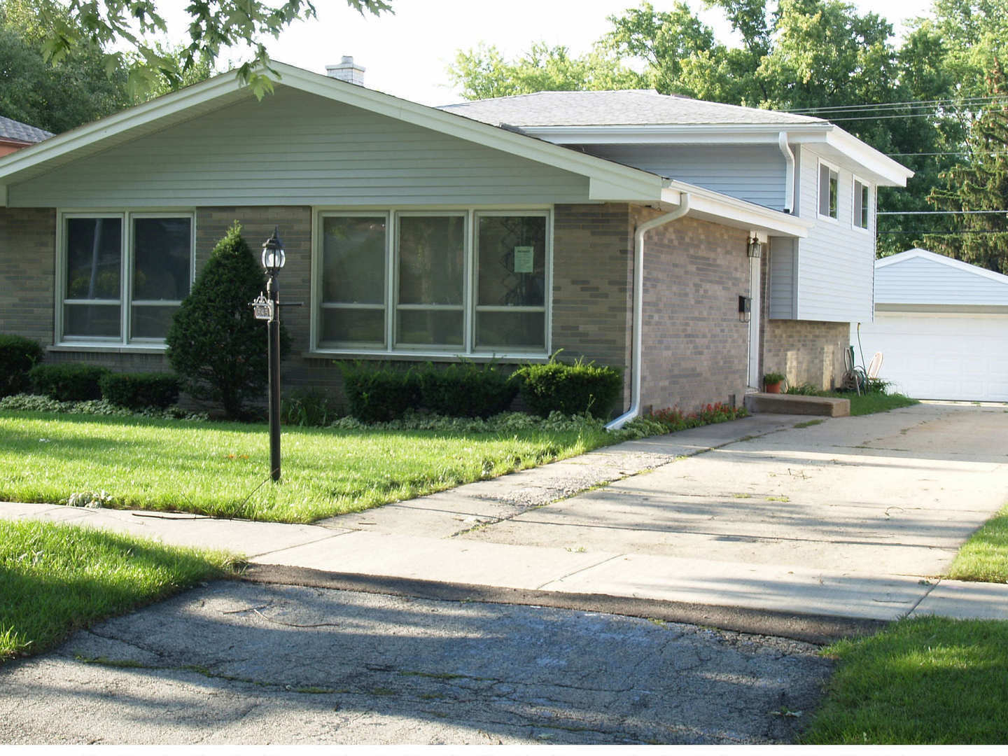 Property Photo:  345 Mors Avenue  IL 60090 