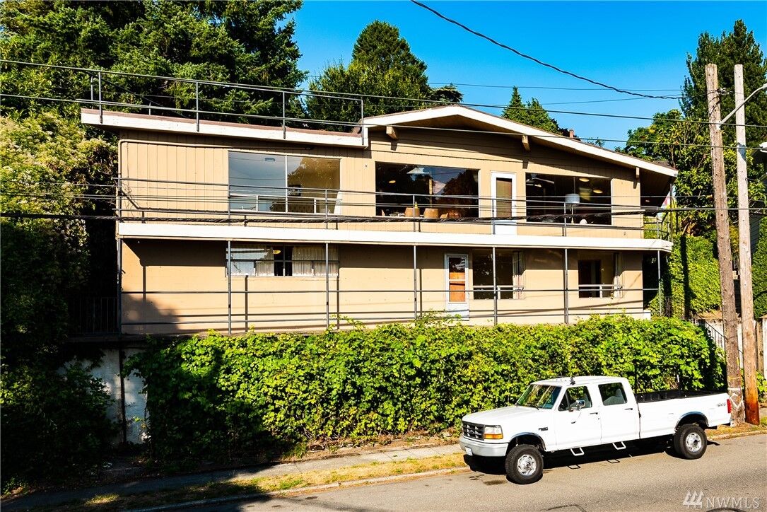 Property Photo: 1115 8th Ave W WA 98119