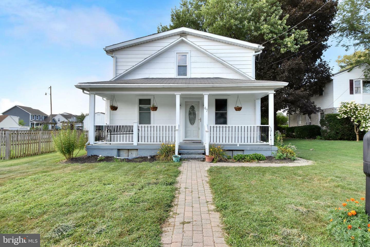 Property Photo:  47 W Market Street  PA 17078 