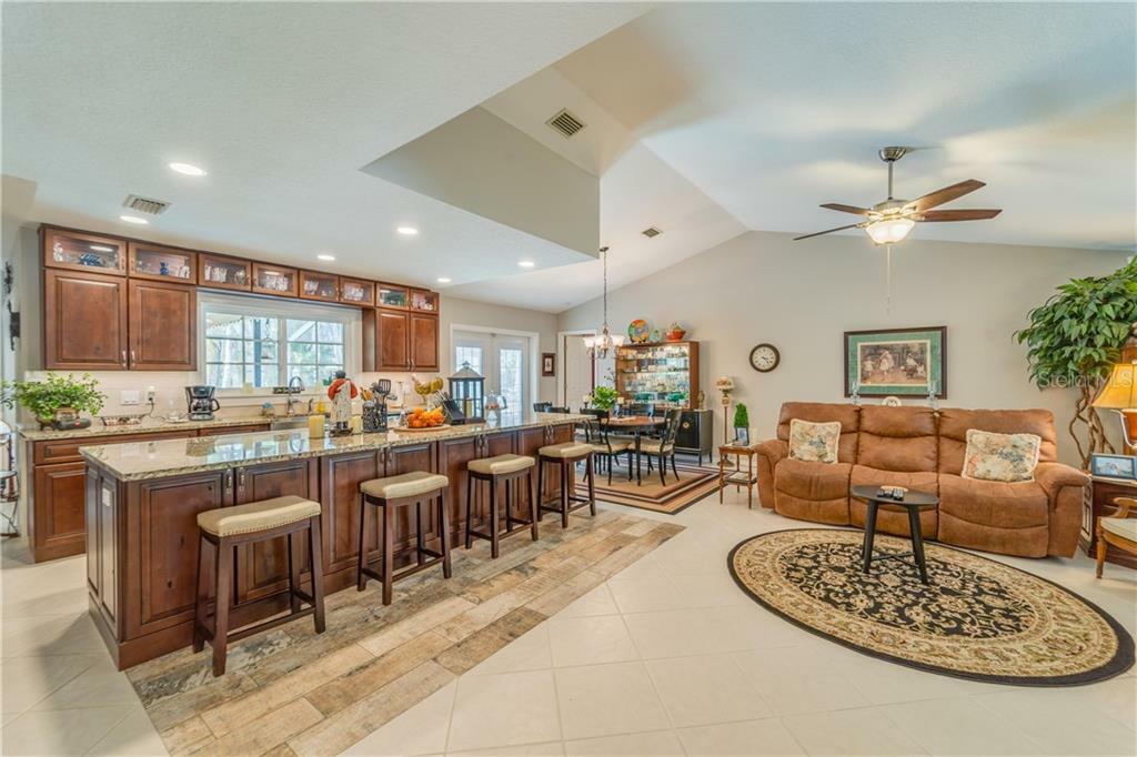 Property Photo:  7105 Queen Palm Circle  FL 34243 