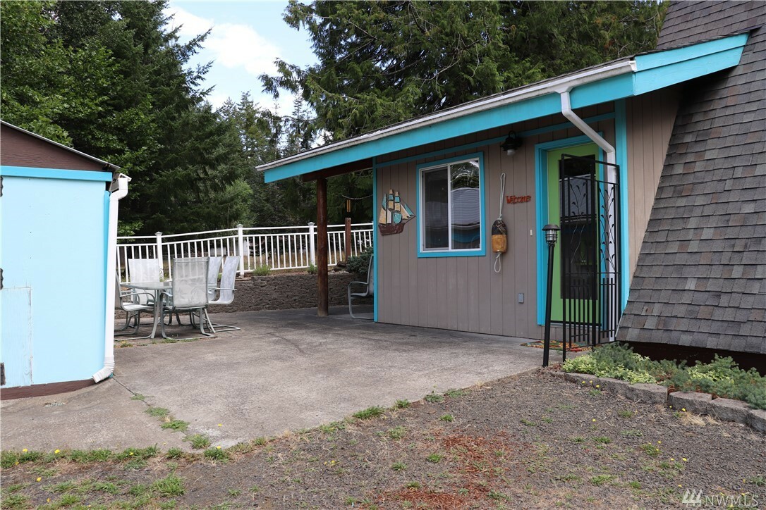 Property Photo:  671 SE Crescent Dr  WA 98584 
